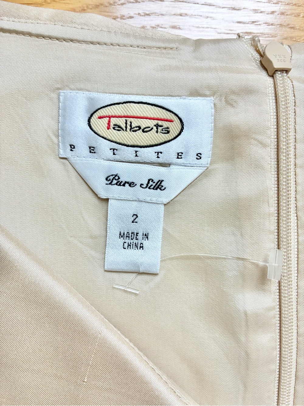 Talbots Classic Sheath Dress Retro Styling Cap Sleeve V-neckline Gold Size 2 - Picture 12 of 13